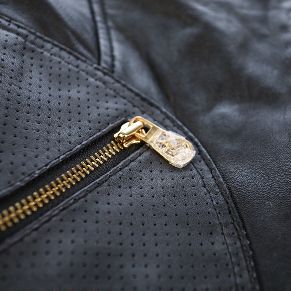 ROCA WEAR LEATHER JACKET. SIZE LARGE - Picture 6 of 9